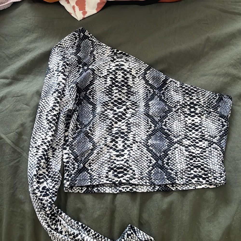 Snake Skin One Sleeve